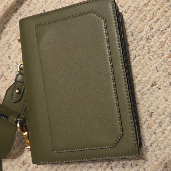 New CHARLES & KEITH Metallic Accent Push Lock Crossbody Bag - Picture 9 of 13